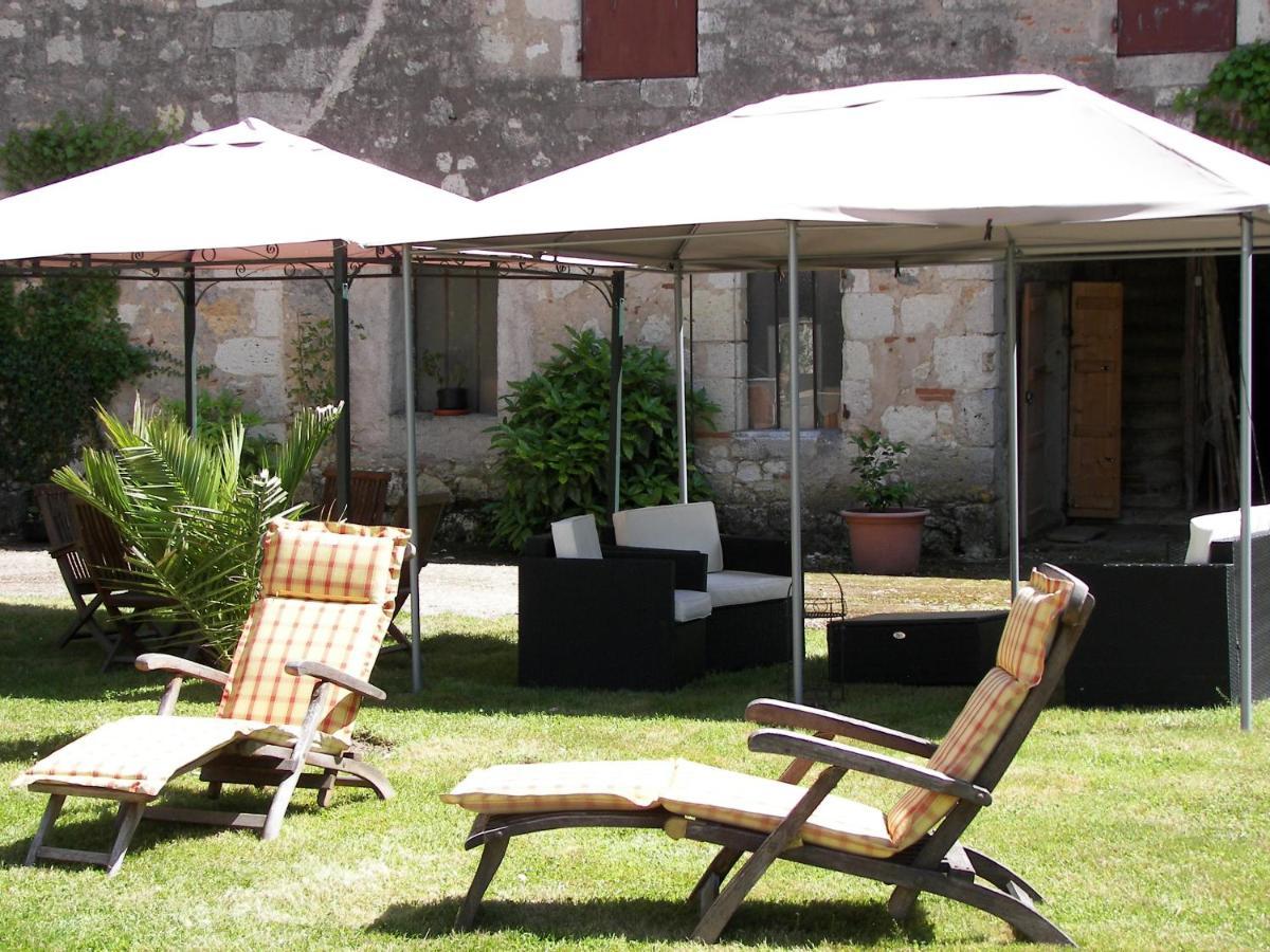 Bed and Breakfast Domaine Du Noble Saint-Jean-de-Thurac Esterno foto