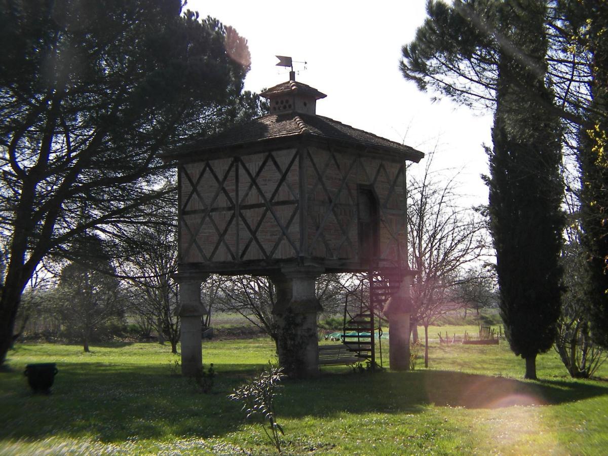 Bed and Breakfast Domaine Du Noble Saint-Jean-de-Thurac Esterno foto