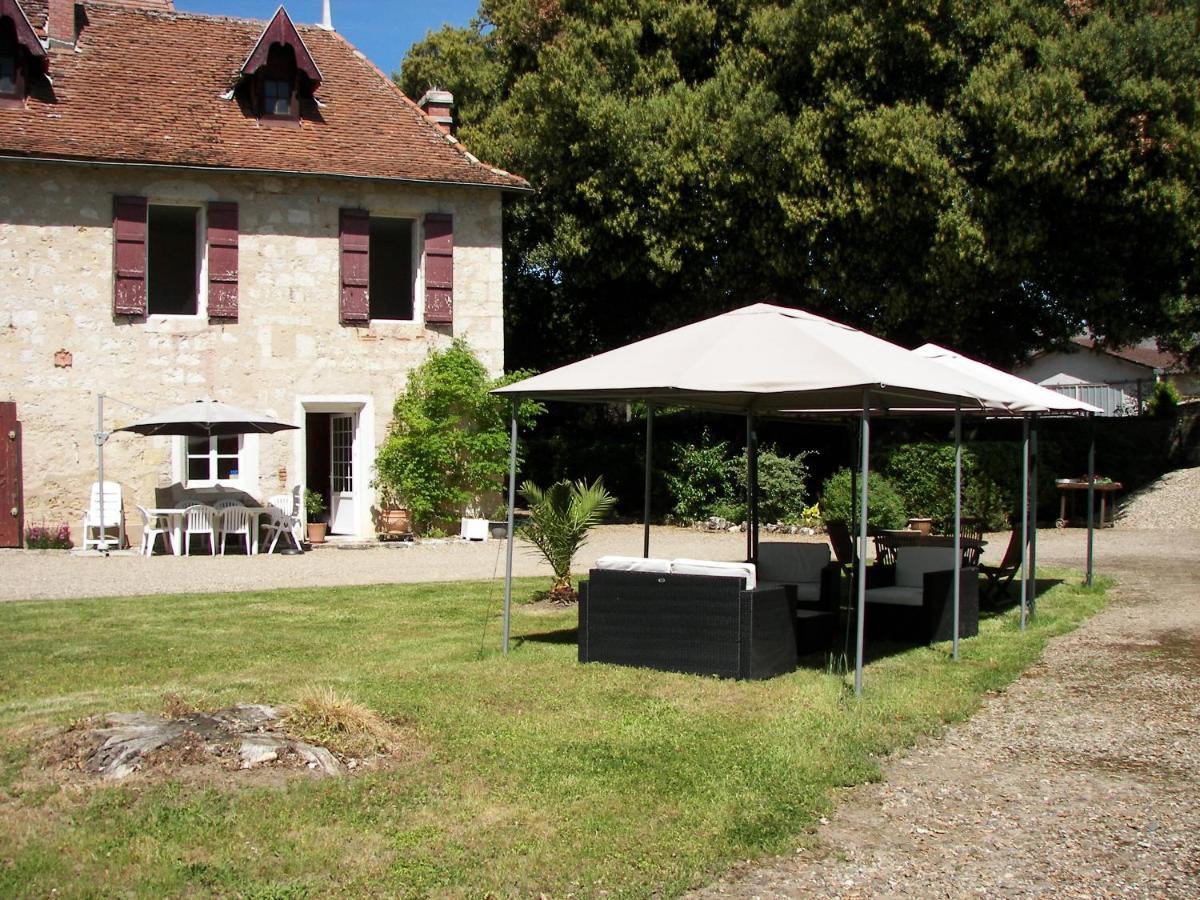 Bed and Breakfast Domaine Du Noble Saint-Jean-de-Thurac Esterno foto