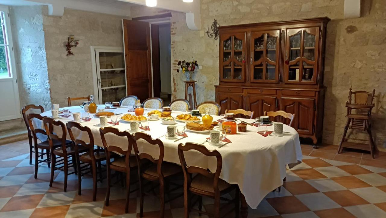 Bed and Breakfast Domaine Du Noble Saint-Jean-de-Thurac Esterno foto