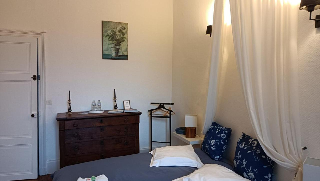 Bed and Breakfast Domaine Du Noble Saint-Jean-de-Thurac Esterno foto